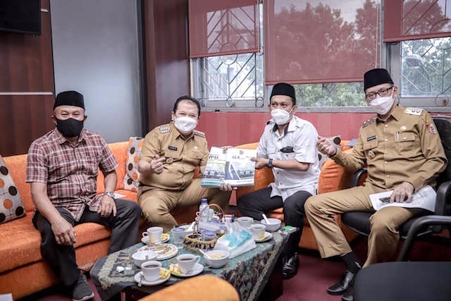 Penuhi Perintah Gubernur Khofifah, Bupati Hendy dan Wabup Firjaun Serahkan KUA-PPAS RAPBD Jember 2021 ke DPRD